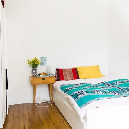 Beautiful Close To Buttes-chaumont * Paris