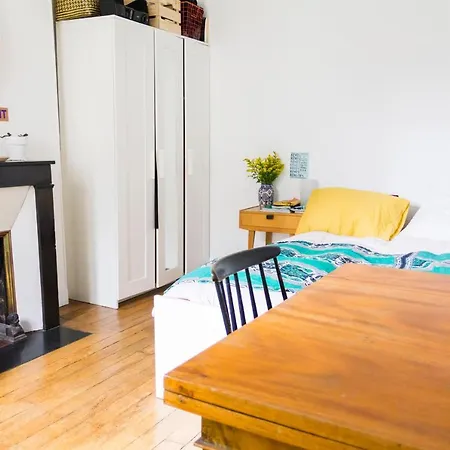 Beautiful Close To Buttes-chaumont *