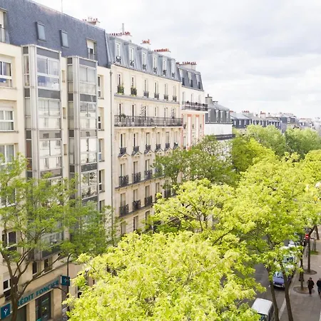 Beautiful Close To Buttes-chaumont * Paris