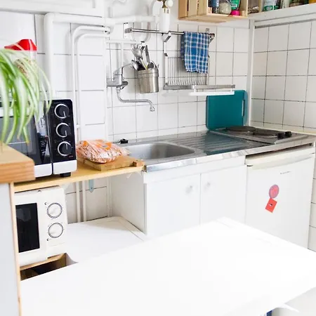 Beautiful Close To Buttes-chaumont Paris